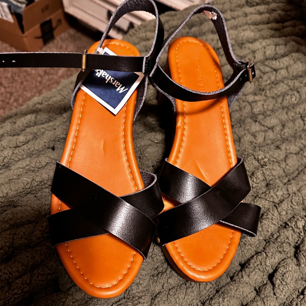 New women’s Cushionaire Heels